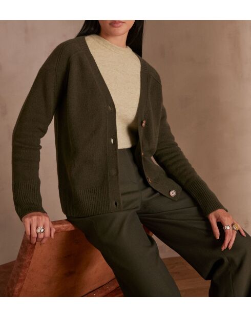 Englische grüne Carlito-Strickjacke
