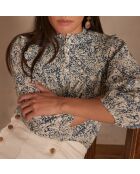 Blusa bianca con stampa leggermente lavata