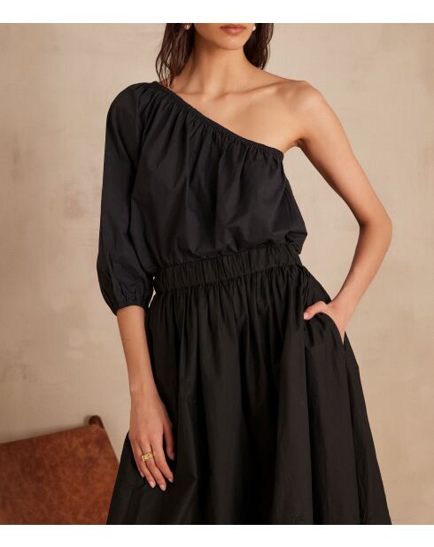 schlichte schwarze Schulterbluse