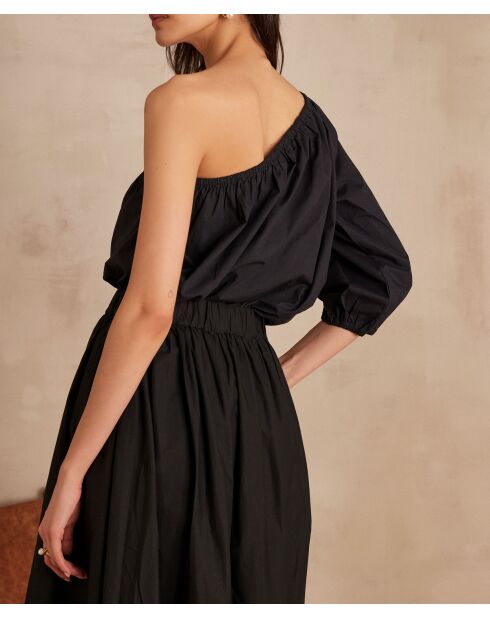 schlichte schwarze Schulterbluse