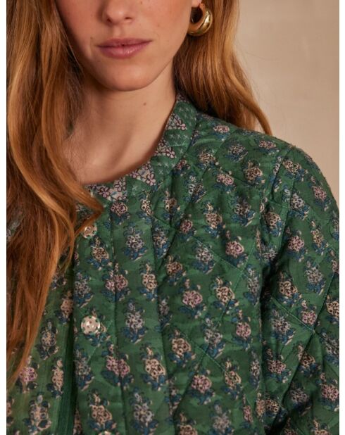 Chaqueta de peluche estampada en verde árbol