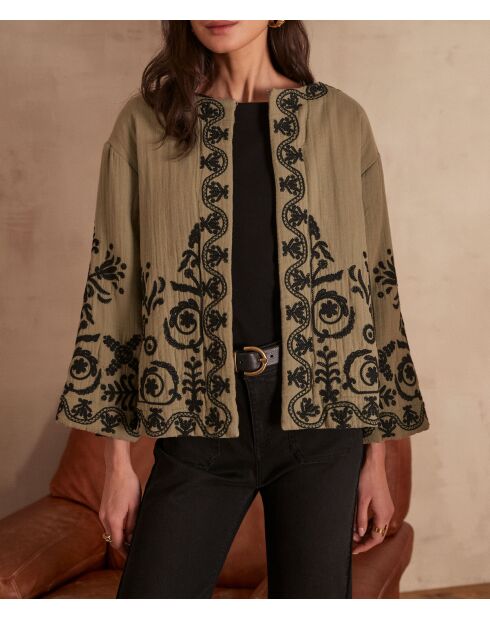 Chaqueta Natalya bordada con hojas