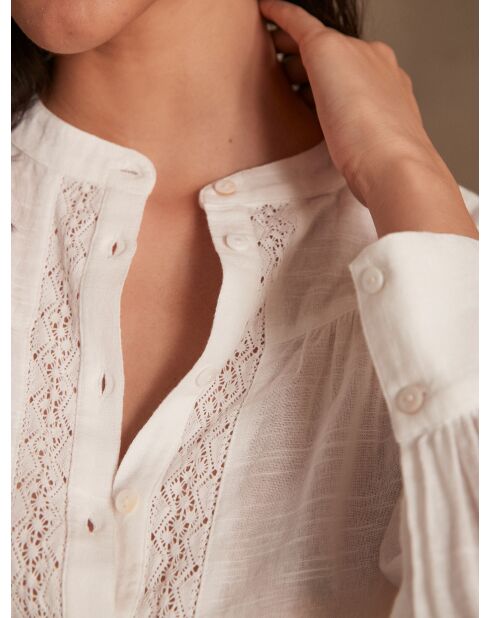 Cremefarbene Bluse mit Stickerei