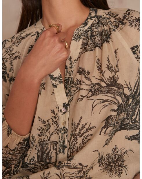 Braune Bluse mit schwarzem Toile de Jouy-Print