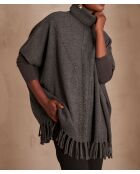 Grauer Netzponcho Alena Maus
