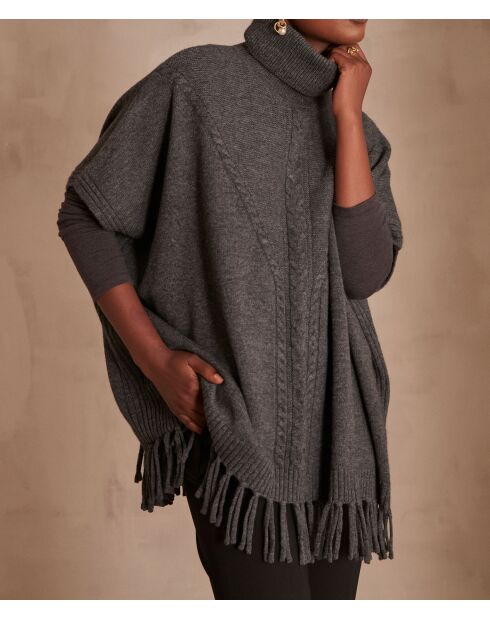 Grauer Netzponcho Alena Maus
