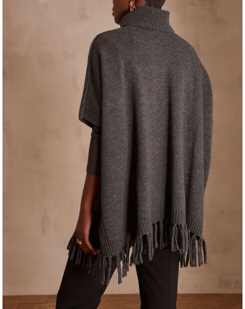 Grauer Netzponcho Alena Maus