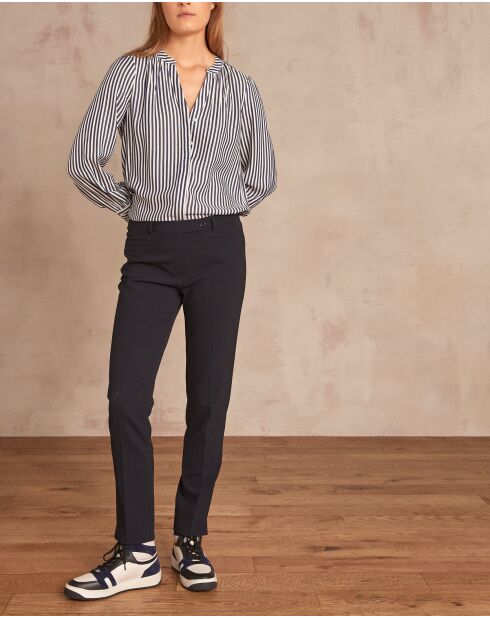 Marineblaue Hose Valero Wall