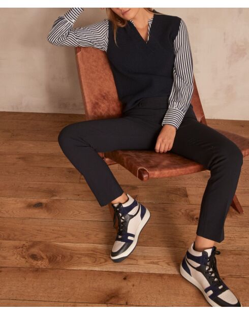 Marineblaue Hose Valero Wall