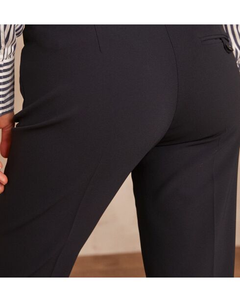 Marineblaue Hose Valero Wall
