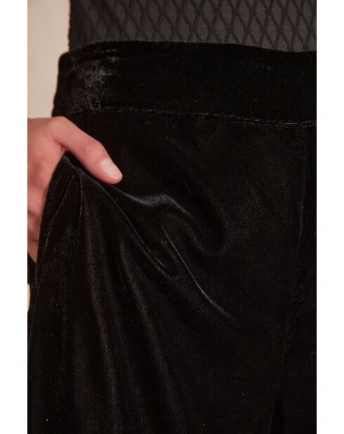Schwarze Samthose Flo