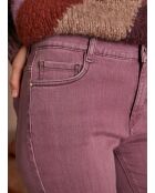 Patience, lila, überfärbte, kurze Hose