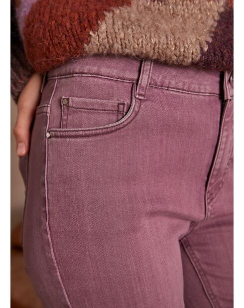 Patience, lila, überfärbte, kurze Hose