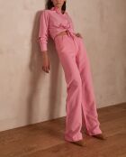 Hellrosa Hose mit weitem Beinschnitt