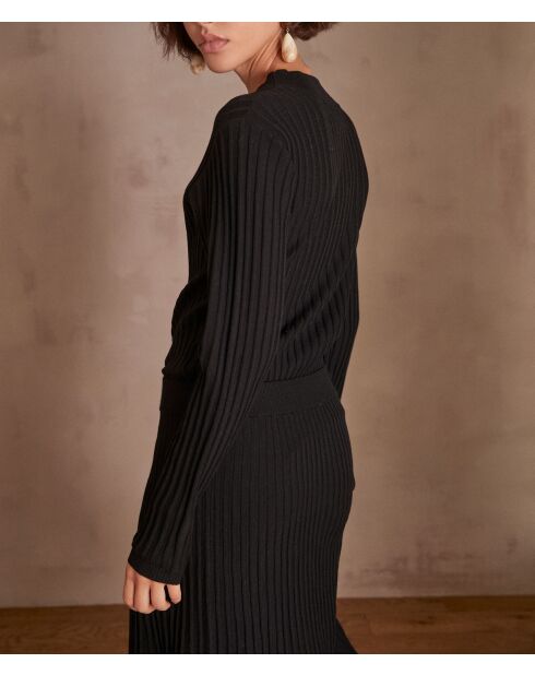 Courtney schwarzer Pullover