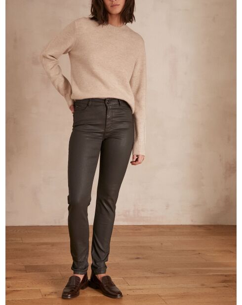 Suzy donkerbruine broek met coating