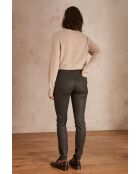 Suzy donkerbruine broek met coating