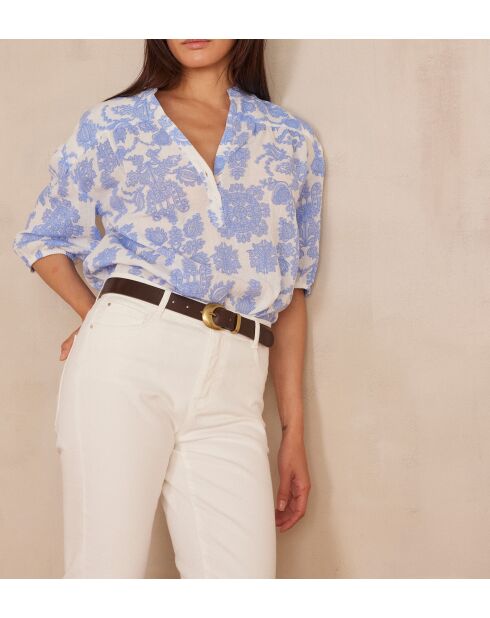 Zonneblouse bedrukt hemelsblauwe bloem