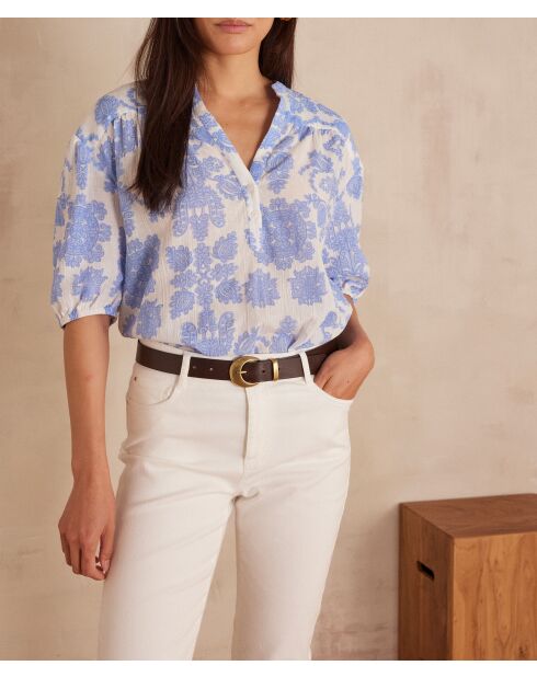 Zonneblouse bedrukt hemelsblauwe bloem