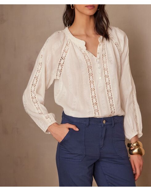 Cherryna ecrufarbene Stickbluse