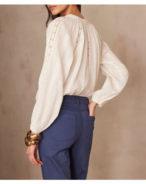 Cherryna ecrufarbene Stickbluse
