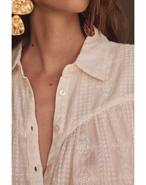 Crèmekleurige blouse met geborduurde parels