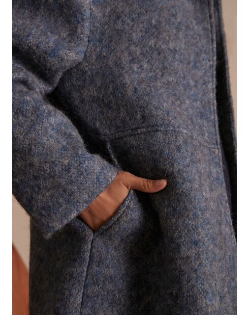 Mittelblauer Mantel Lamia