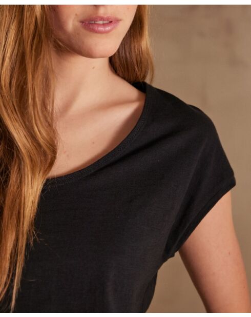 Camiseta negra Astrid