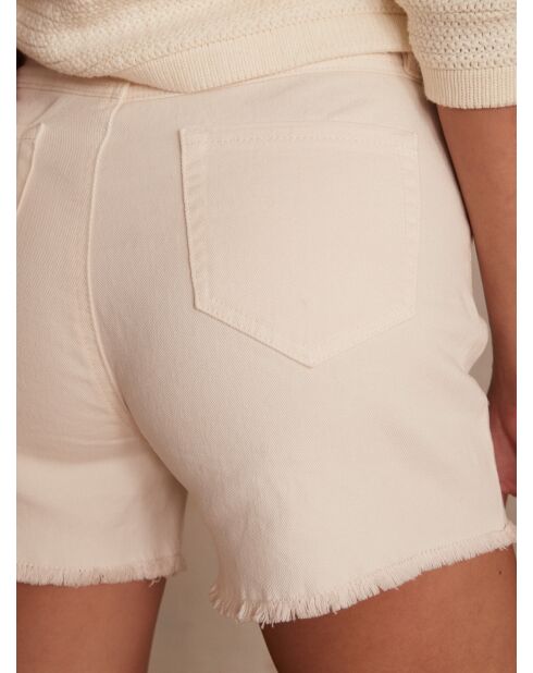 Steffie Shorts in cremefarbener Farbe