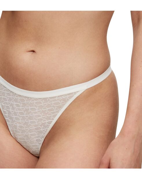String Triumph Signature Sheer String blanco crudo
