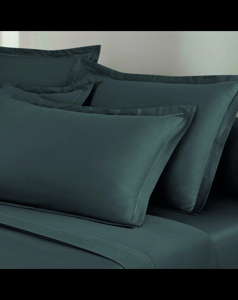 Juego de 2 fundas de almohada de satén de algodón gris liso 02