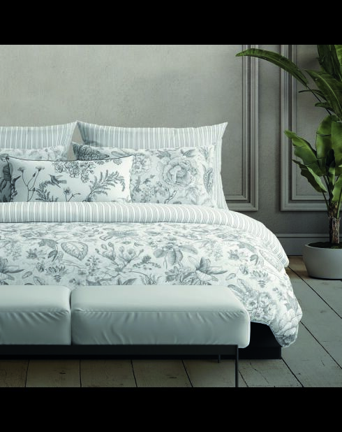 Set aus 2 Kissenbezügen aus Baumwollsatin, weiße, skizzierte Blumen — 2 Stück (63 x 63 cm)