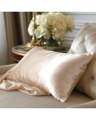 Funda de almohada Silence de seda beige - 63x63 cm