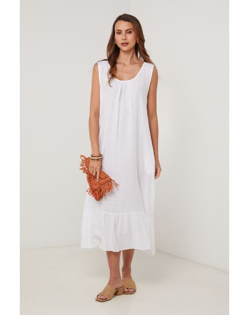 Voltaris weißes Leinenkleid