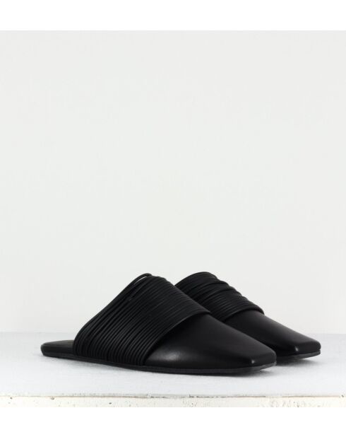 Mules planos de piel negros

-