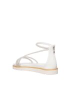 Weiche weiße, weiche Sandalen