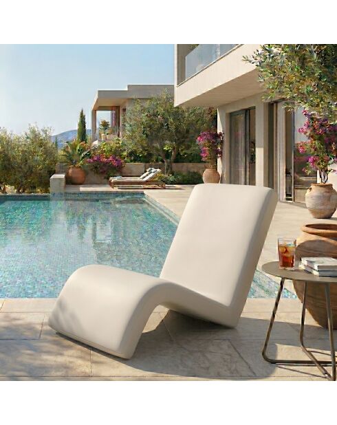 Fauteuil à bascule de jardin Nami Outdoor beige - l. 55 cm x P. 50 cm x P. 35 cm