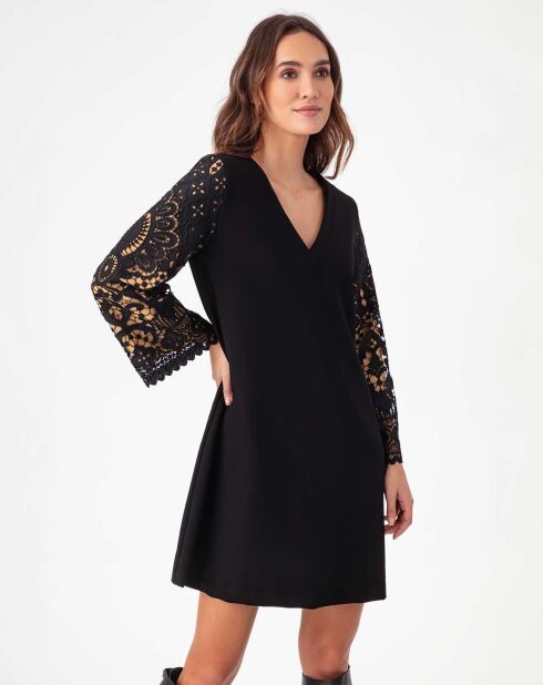 Schwarzes Hinterkleid