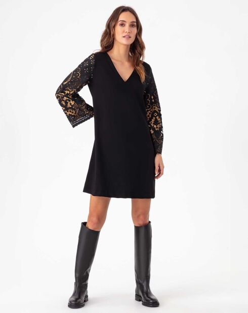 Schwarzes Hinterkleid