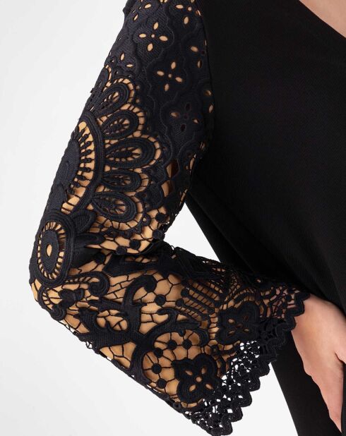 Schwarzes Hinterkleid