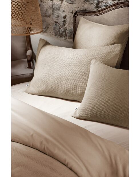 Taie d'oreiller nid d'abeille uni Alma beige foncé