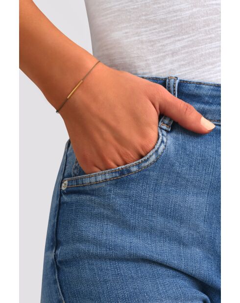 Fineline-Kordelarmband auf gefärbter Baumwollkordel und feinem Gold/Weißgold