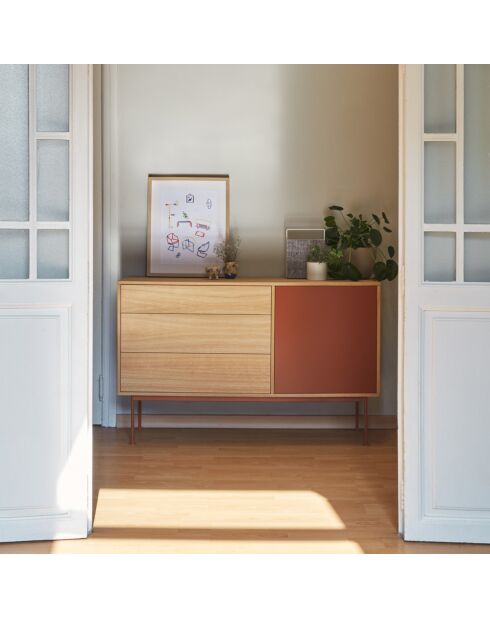 Yoko Kommode mit 1 Tür und 3 Schubladen, Eiche und Ziegelrot, 128 x 80 x 45 cm