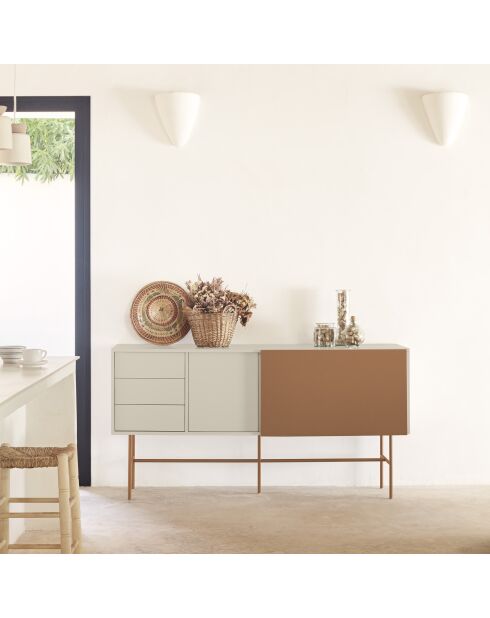 Nube-Sideboard mit 3 Schubladen, 1 Tür und 1 Schiebetür aus Sand und Lehm — 180x45x91 cm