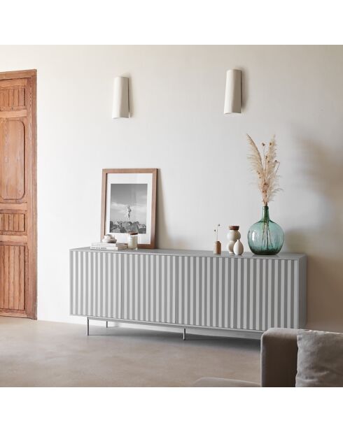 Aparador Sierra 4 puertas y 3 cajones interiores gris claro — 211x47x80cm