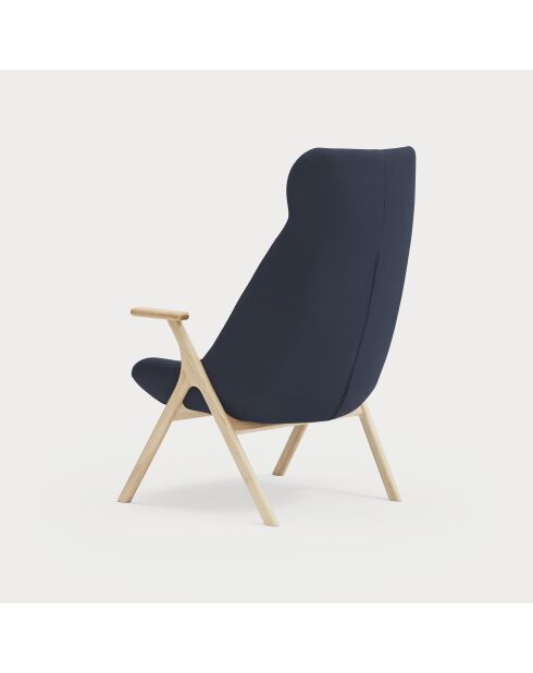 66201 Dins großer Sessel, dunkelblau mit Holzbeinen, 74 x 80 x 43/114 cm