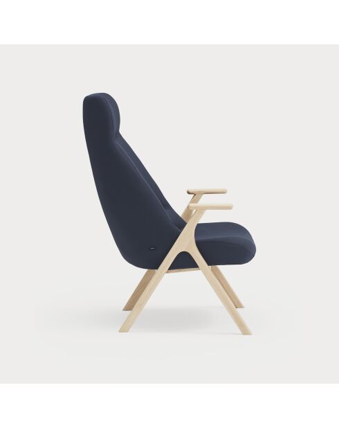66201 Dins großer Sessel, dunkelblau mit Holzbeinen, 74 x 80 x 43/114 cm