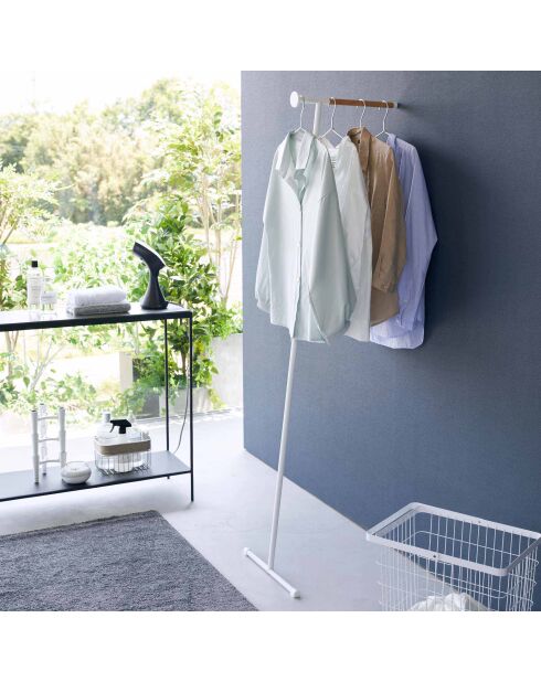 Perchero Tower con soporte para vaporera blanco, 38,5 x 47 x 162 cm