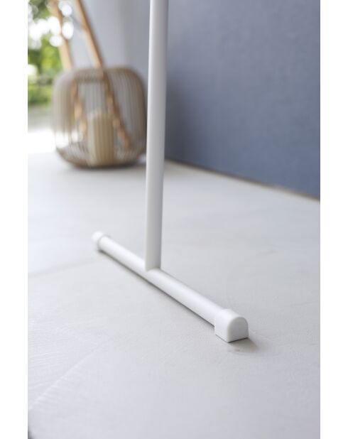 Perchero Tower con soporte para vaporera blanco, 38,5 x 47 x 162 cm