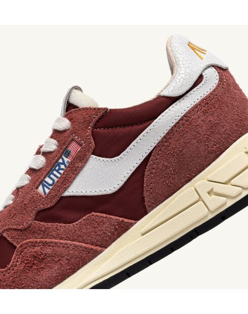 Reelwind lage damessneakers in wit en hot sauce rood, gebarsten nylon